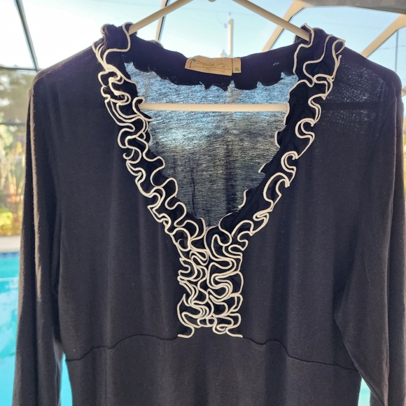 Ruffled Neck Black & White XL Knit top Impulse of California - Picture 2 of 11